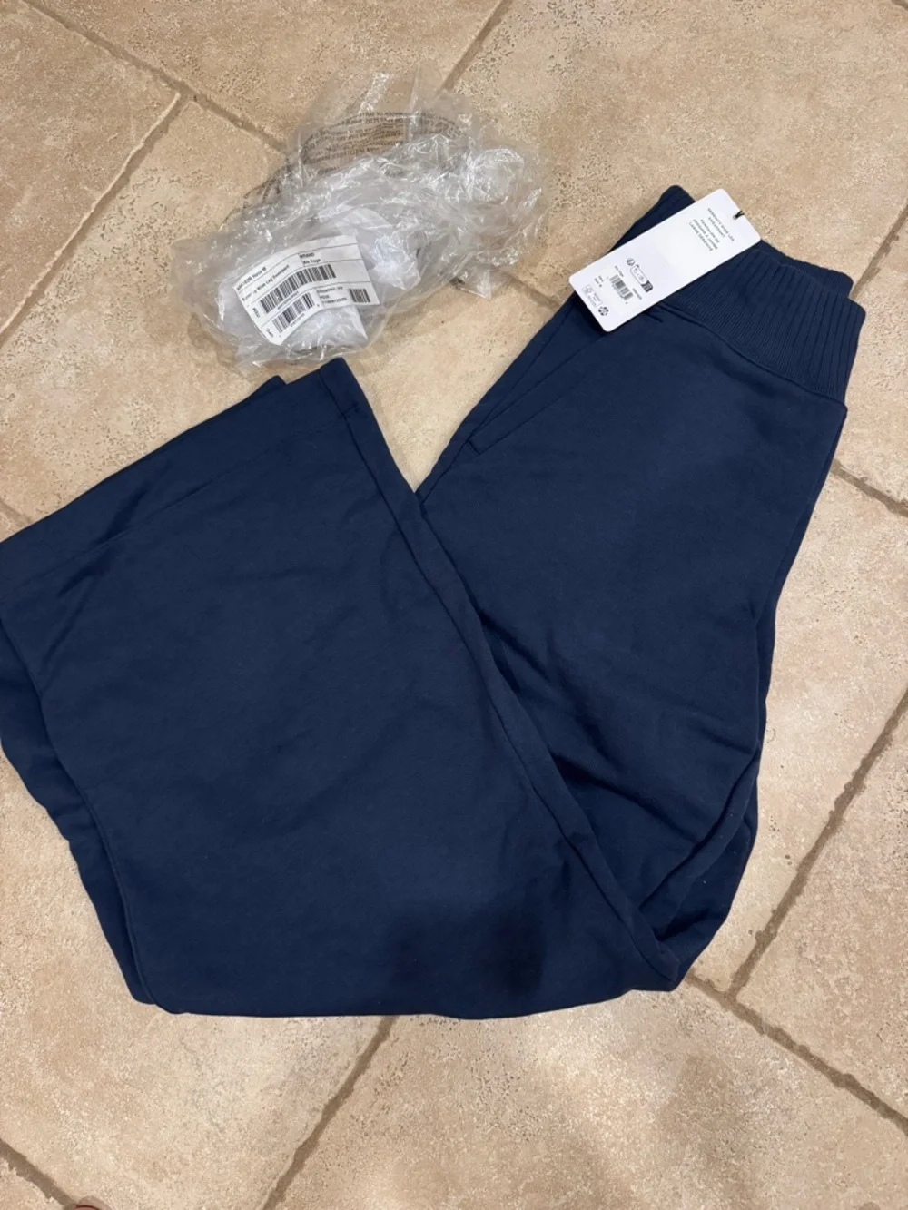 ALO Yoga size M NWT Serenity wide leg sweatpant in navy - Picture 7 of 13